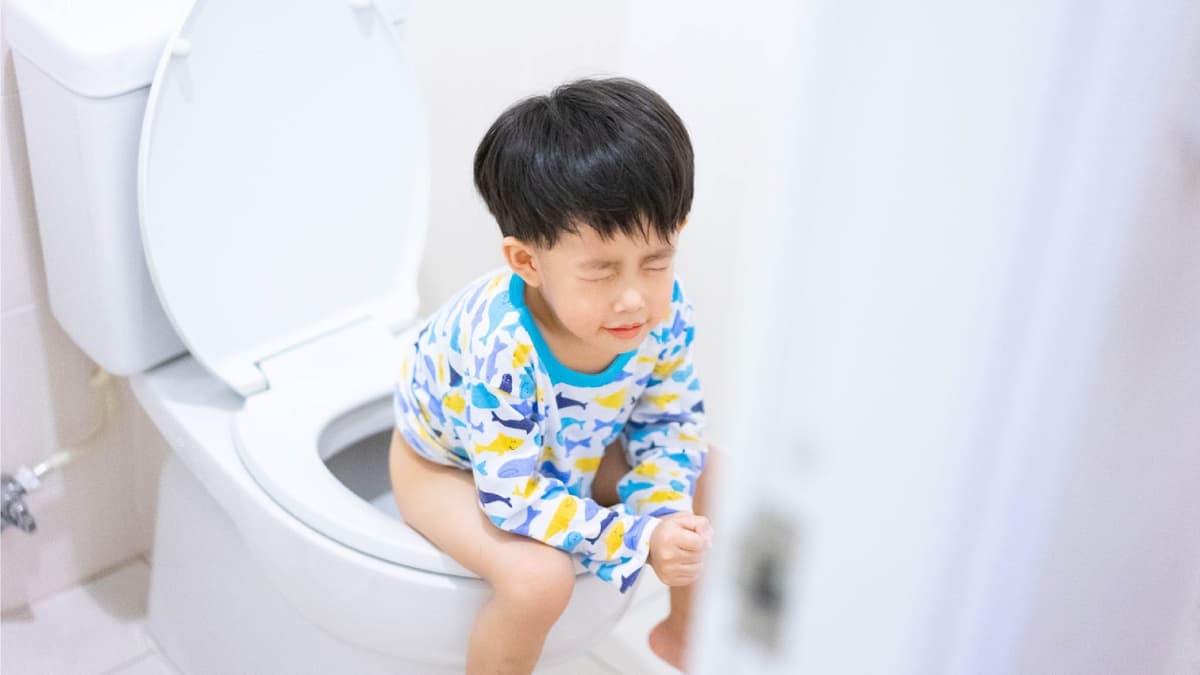Bố mẹ lưu ý: Trẻ bị táo bón nên ăn gì
