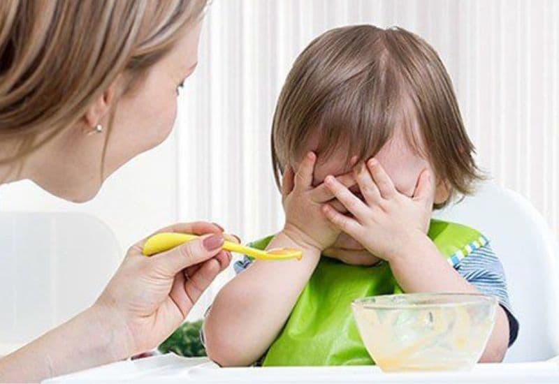 Ngày càng nhiều phụ huynh lo lắng khi trẻ chậm lên cân.