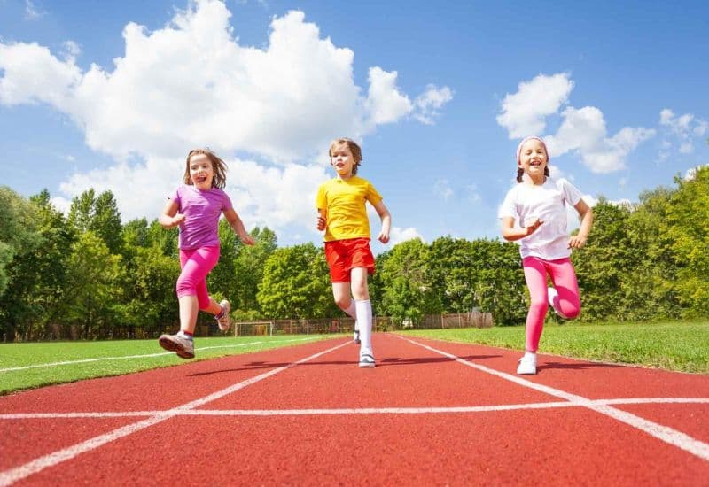 Thể thao kết hợp dinh dưỡng đúng cách sẽ giúp hạn chế tình trạng trẻ còi cọc.