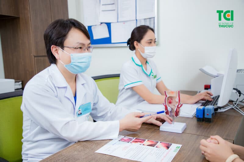 nhanh chóng đi khám chuyên khoa hậu môn trực tràng để được chẩn đoán và điều trị kịp thời