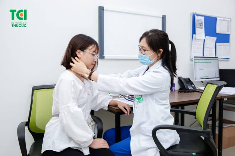 Nhận biết triệu chứng u tuyến giáp lành tính qua biểu hiện lâm sàng