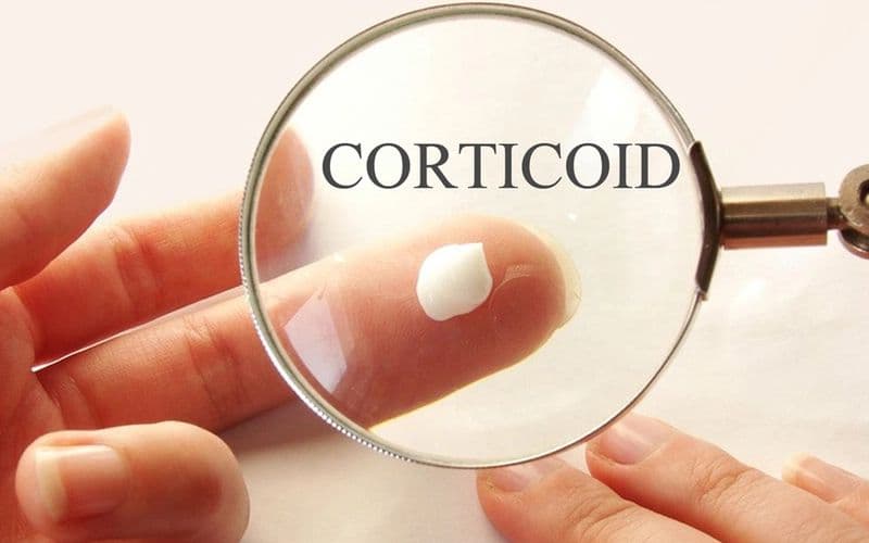 Một trong những nguyên nhân dẫn tới suy tuyến thượng thận thứ phát là việc sử dụng corticoid kéo dài