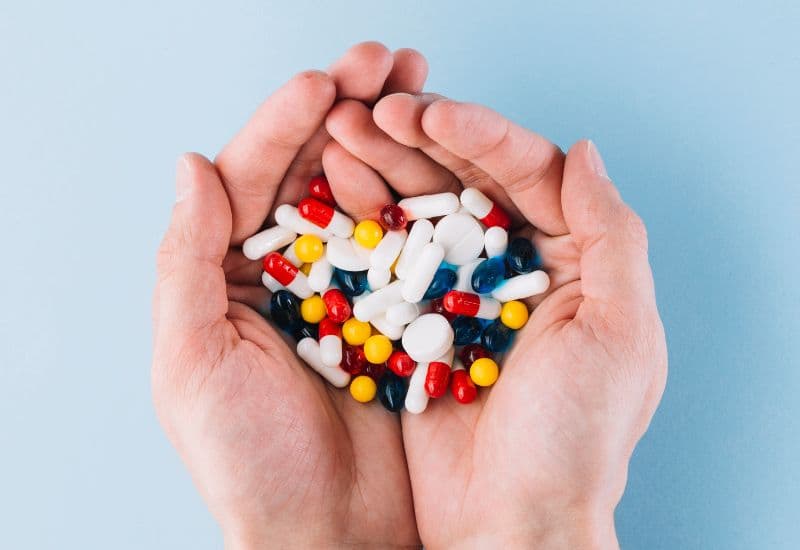 Mật ong có thể tương tác với một số loại thuốc, đặc biệt là thuốc điều trị huyết áp.