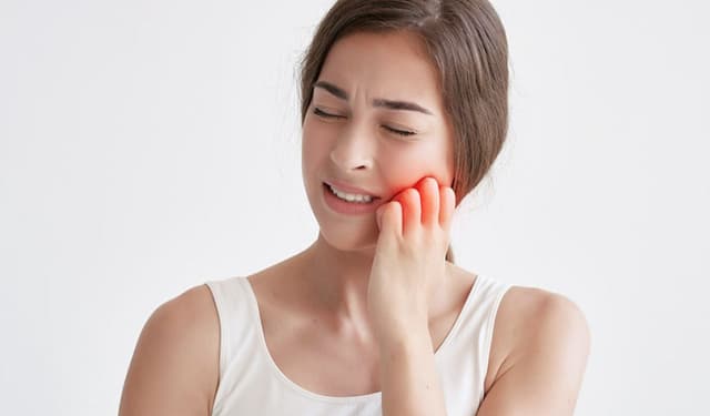 Top 5 sai lầm khi vệ sinh răng khiến bạn dễ bị viêm kẽ chân răng