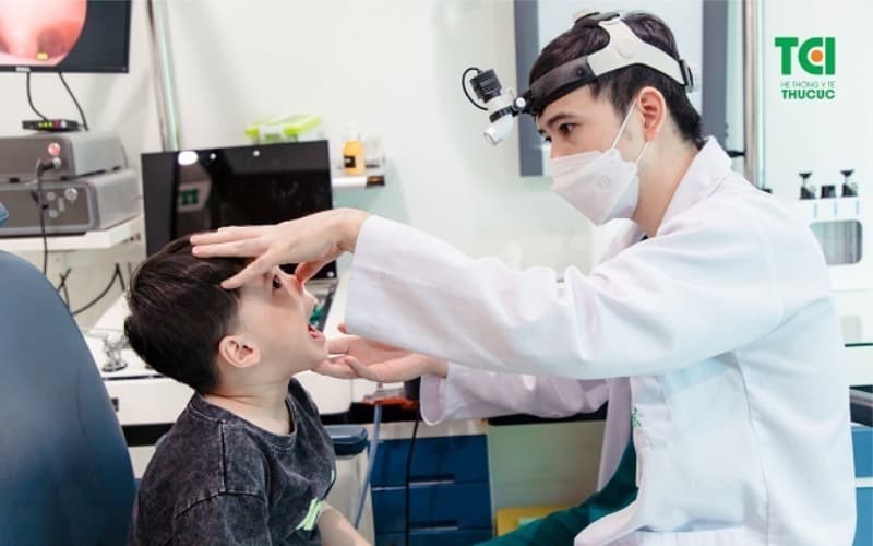 Hướng dẫn xử trí khi hóc dị vật ở trẻ