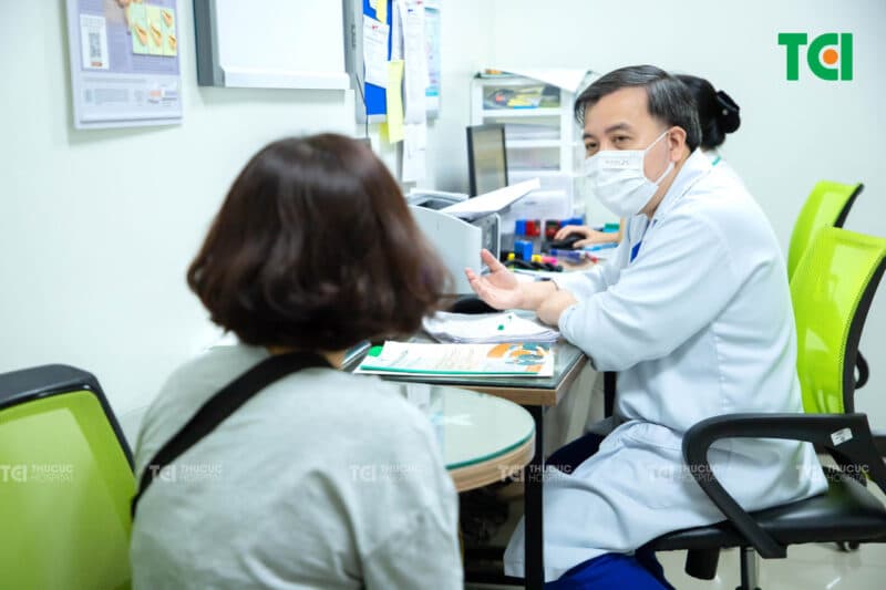 Nên kiểm tra sức khỏe đều đặn và hỏi ý kiến bác sĩ để biết rõ thể trạng và lượng protein cần bổ sung