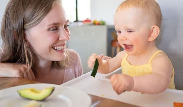 Những điều mẹ cần lưu ý khi cho bé 6 tháng ăn bơ lần đầu