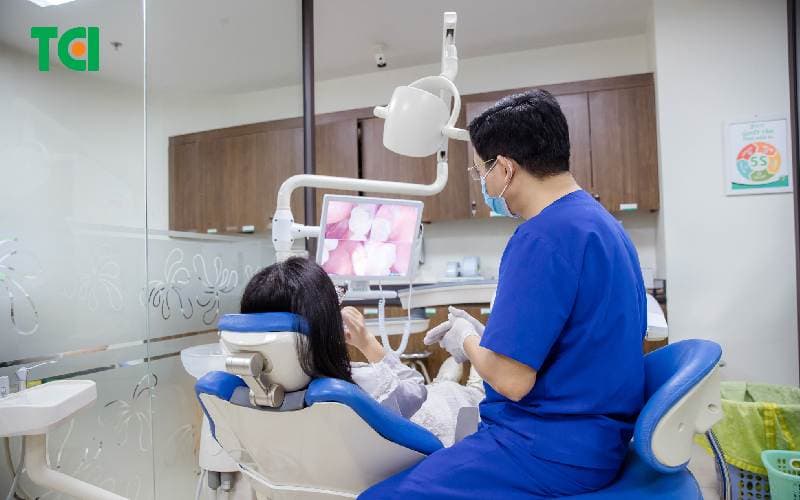 Có nên niềng răng mắc cài tự buộc