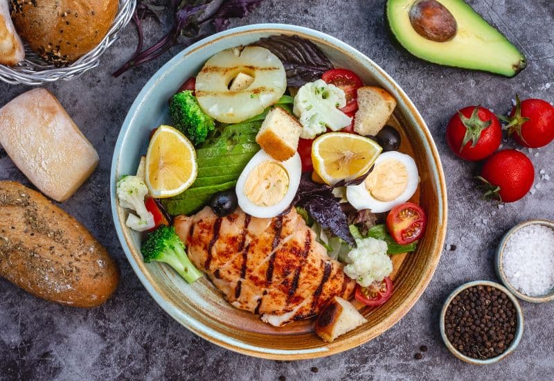 Dầu ăn là một phần trong bức tranh tổng thể về dinh dưỡng cho người mỡ máu cao.