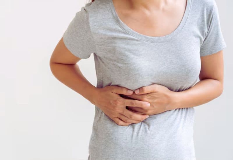 Vị trí đau sỏi túi mật thường gặp và biểu hiện đi kèm