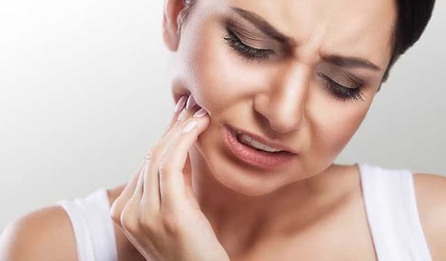 Cảnh báo 5 biến chứng nguy hiểm khi bị đau sâu răng kéo dài