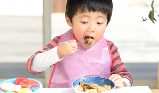 7 nguyên tắc vàng trong chế độ dinh dưỡng cho bé 3 tuổi