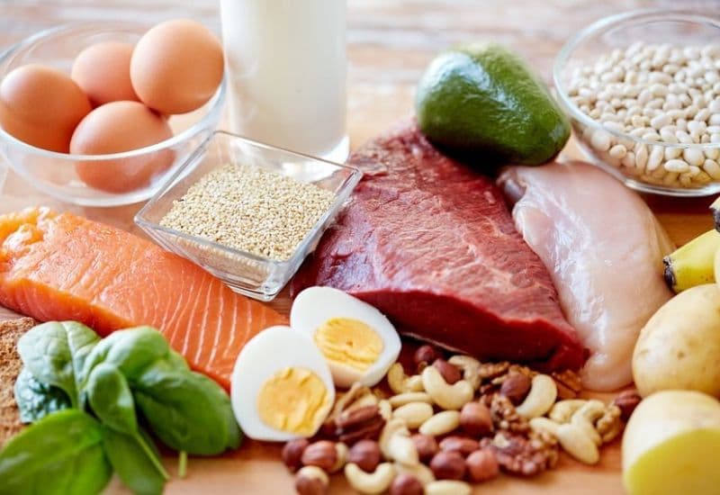 Để đảm bảo hiệu quả, dinh dưỡng cho trẻ nhỏ cần cung cấp đủ 4 nhóm chất quan trọng trong mỗi bữa ăn.