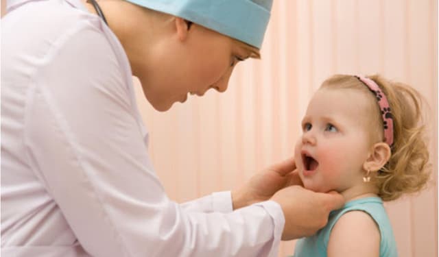 Top 5 sai lầm khiến em bé hôi miệng mà nhiều ba mẹ mắc phải