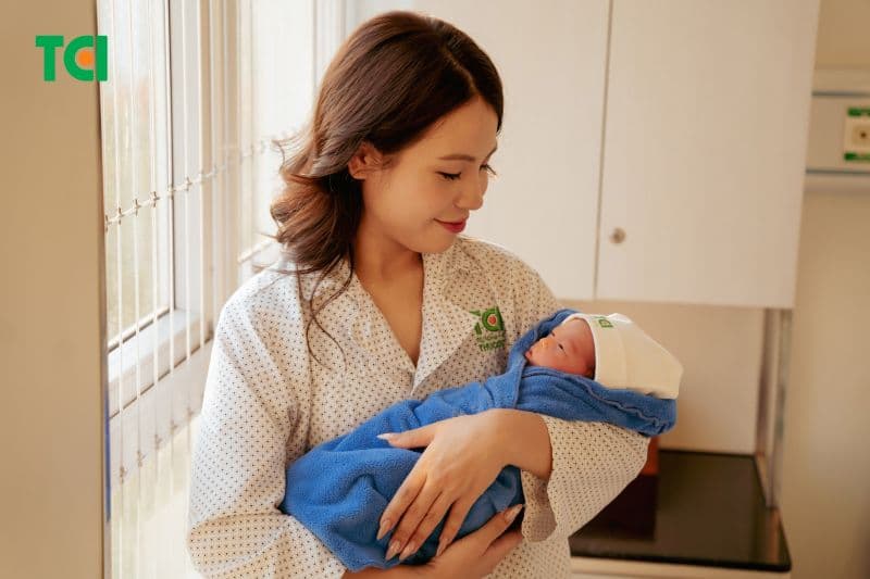 Ở cữ khoa học, đúng cách giúp mẹ khỏe con ngoan.