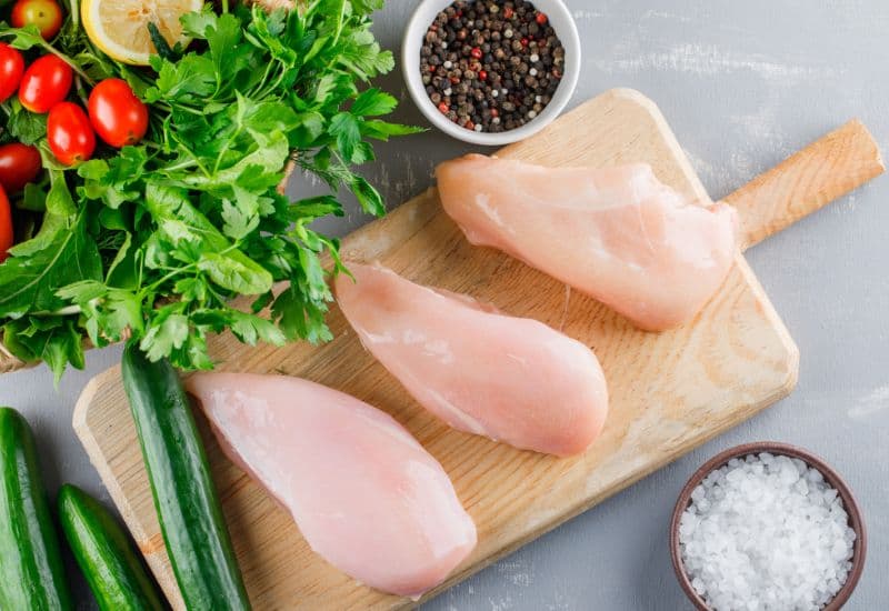 Giải đáp chi tiết thắc mắc: Máu nhiễm mỡ có ăn được thịt gà không?