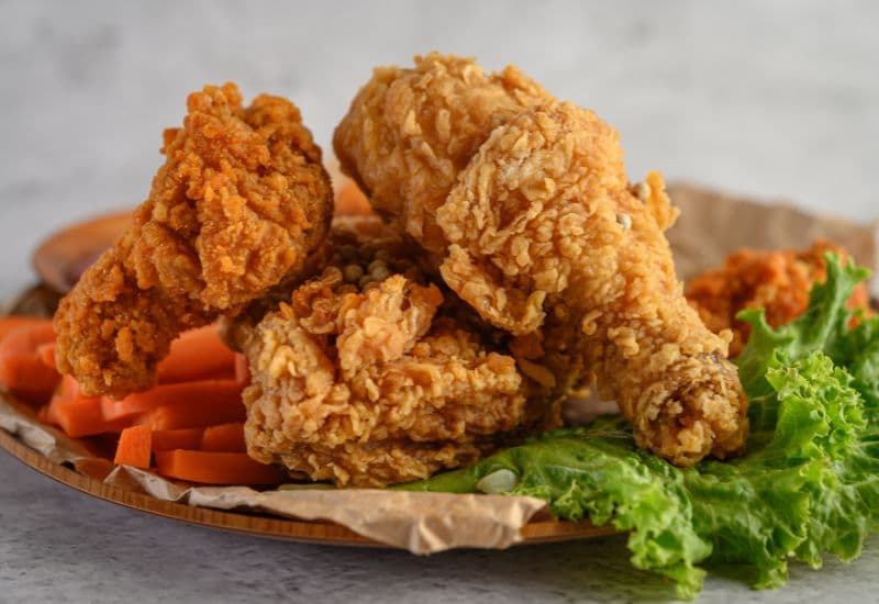 Tránh các món thịt gà chế biến sẵn, công nghiệp