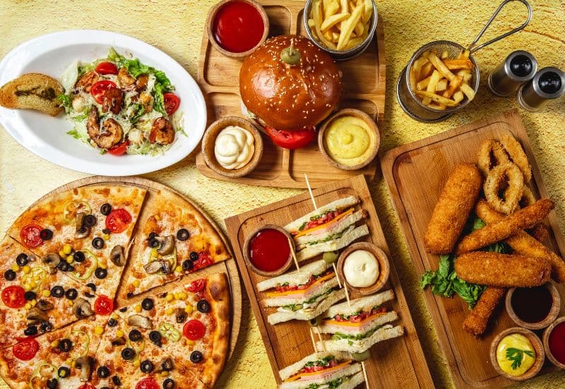 Ngoài khoai lang, người bệnh nên hạn chế thịt đỏ, nội tạng, sữa béo, thực phẩm chứa đường và chất béo chuyển hóa.