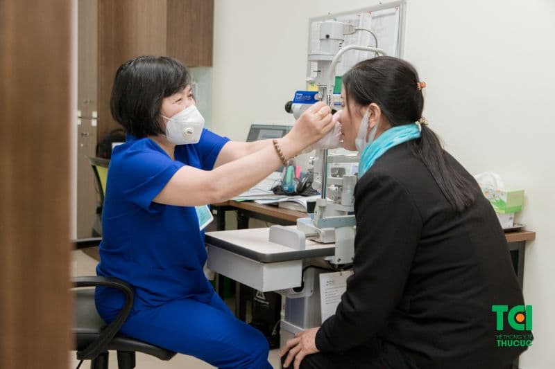 mổ thay đục thuỷ tinh thể