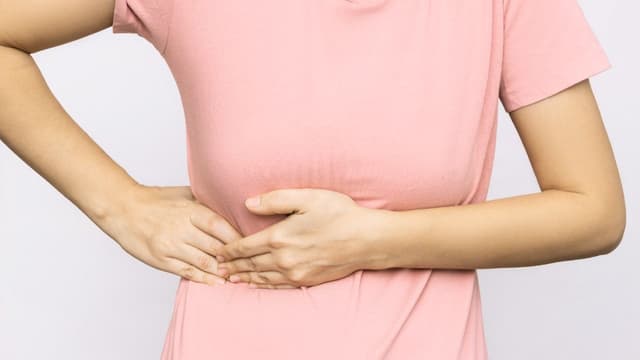 Nhận biết đau sỏi mật – Phân biệt với cơn đau bụng thông thường