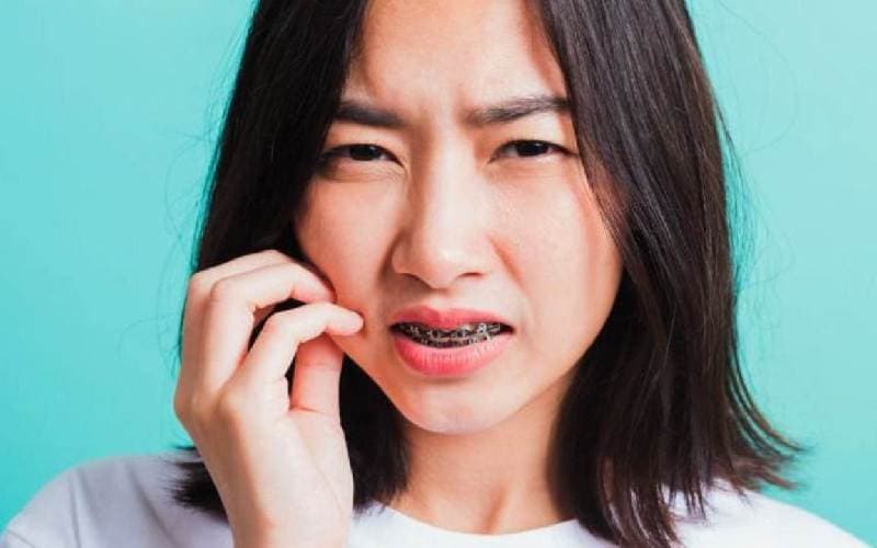 Trẻ em Niềng răng đau không