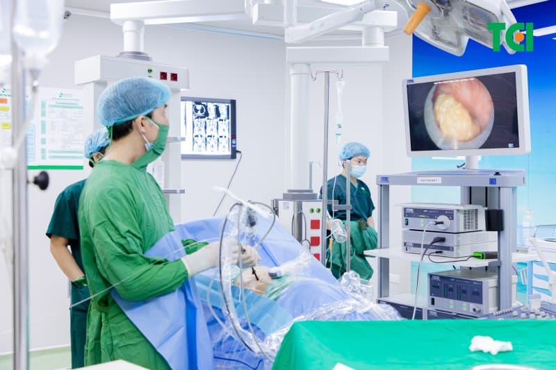 Kỹ thuật tán sỏi tiết niệu qua da – Giải pháp điều trị hiện đại cho người già