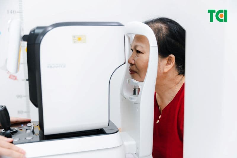 thoái hóa võng mạc tuổi già