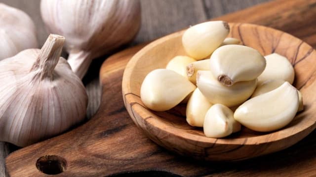 Giải đáp thắc mắc: Trào ngược dạ dày ăn tỏi được không?