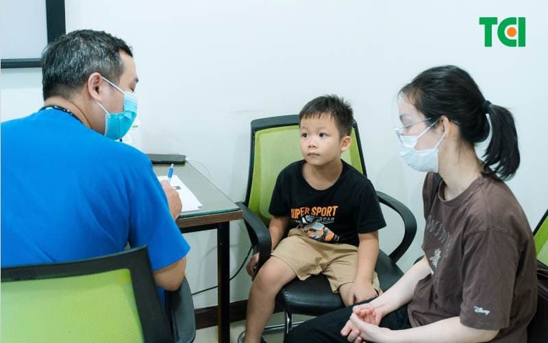 Trẻ bị táo bón đi ngoài ra máu bao lâu khỏi