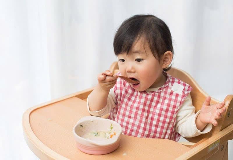 Tình trạng trẻ còi xương biếng ăn khiến không ít bậc cha mẹ cảm thấy lo lắng.