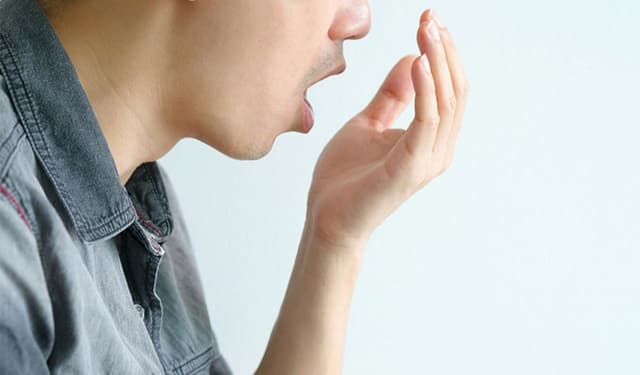 Ăn bị hôi miệng – Nguyên nhân thường gặp và cách khắc phục