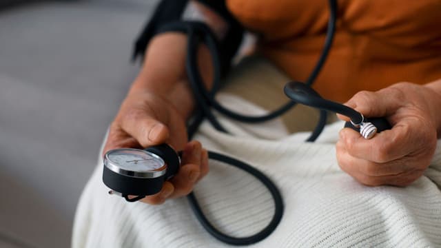 Những ảnh hưởng của huyết áp cao đến sức khỏe của người bệnh