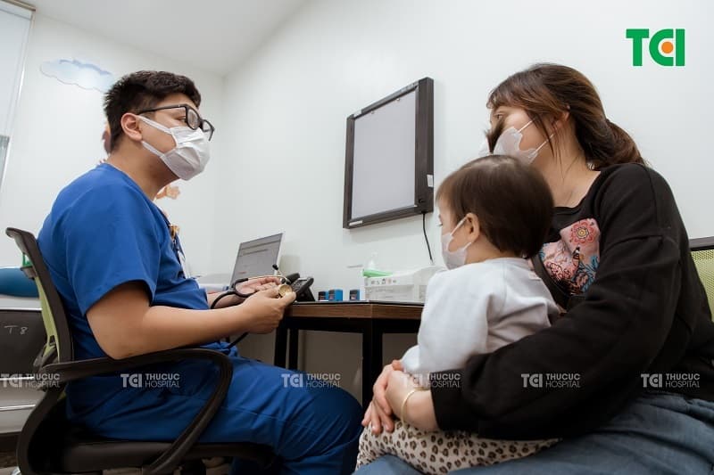 bé ăn yến mạch có tốt không - đi khám bác sĩ