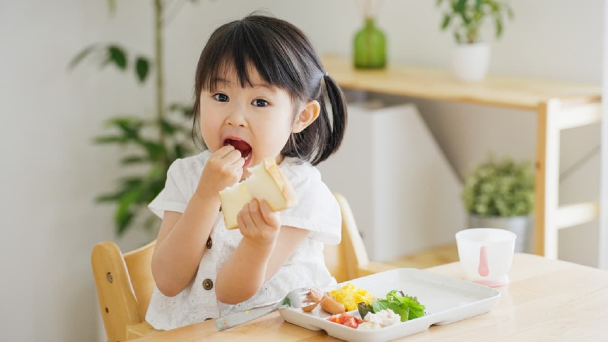 Dinh dưỡng hợp lý cho trẻ mầm non: Trẻ ăn gì để cao lớn và thông minh