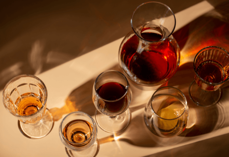 Rượu bia làm mất nước, khiến phân khô cứng, tăng nguy cơ táo bón sau mổ trĩ đồng thời còn làm suy giảm miễn dịch, khiến vết mổ lâu lành và dễ viêm nhiễm.