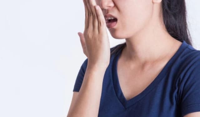 Mùi hôi ở miệng – Nguyên nhân và giải pháp khắc phục hiệu quả