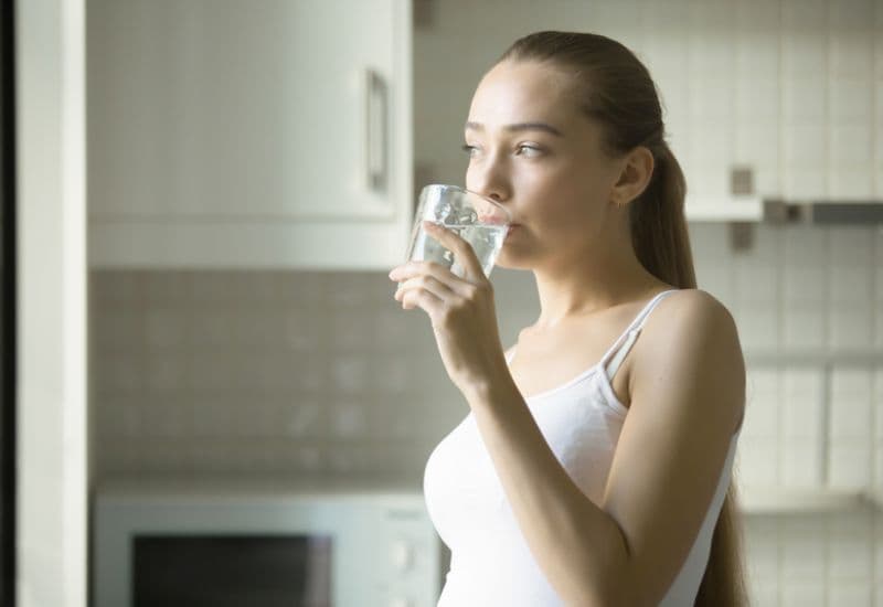 Ợ chua uống nước gì? 