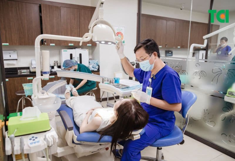 Nếu gặp tình trạng sâu răng áp xe kéo dài, hãy đến nha khoa sớm để được chẩn đoán và điều trị kịp thời.