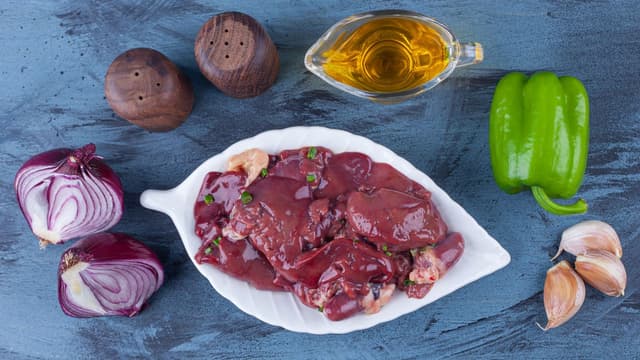 Thực phẩm bổ máu cho người ung thư: Những điều bạn cần biết