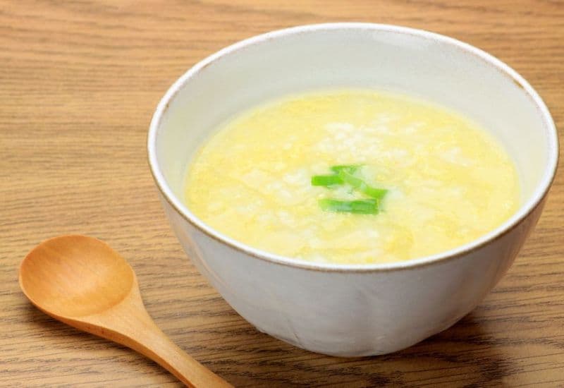 Thực đơn phong phú với các món trứng gà bổ dưỡng sẽ giúp trẻ hứng thú ăn uống hơn.