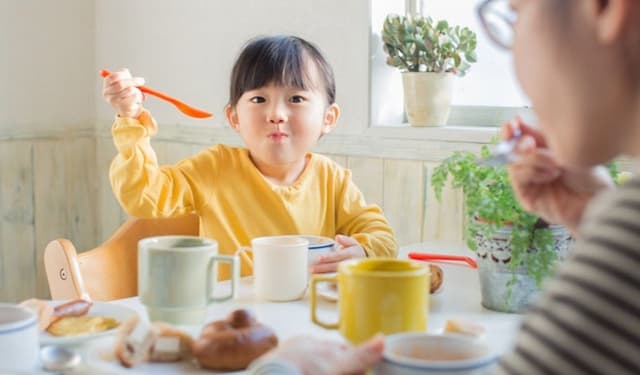 Trẻ em ăn trứng gà nhiều có tốt không: Lợi ích và lưu ý cần biết