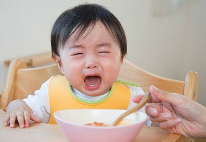 Có nhiều yếu tố có thể gây ra tình trạng trẻ lên cân chậm, và đây là vấn đề mà bố mẹ tuyệt đối không nên xem nhẹ.