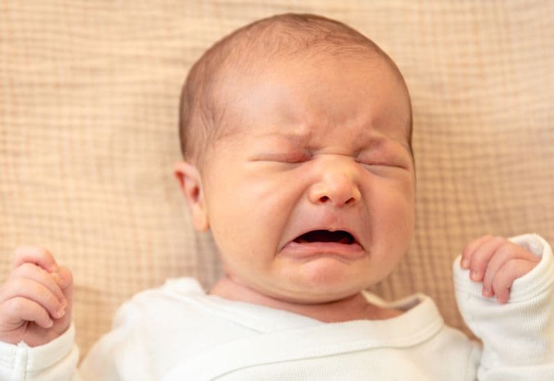 Bé bị vàng da mẹ kiêng ăn gì - Vàng da ở trẻ sơ sinh, hay tăng bilirubin máu, thường xuất hiện từ ngày thứ 2 - 3 sau sinh và đạt đỉnh vào ngày thứ 4 - 5.