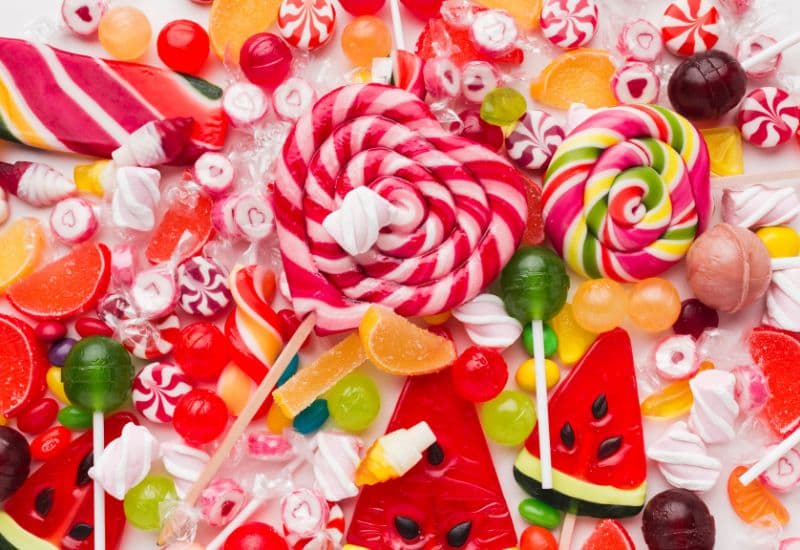 Bé bị vàng da mẹ kiêng ăn gì: Thực phẩm chứa nhiều đường tinh luyện