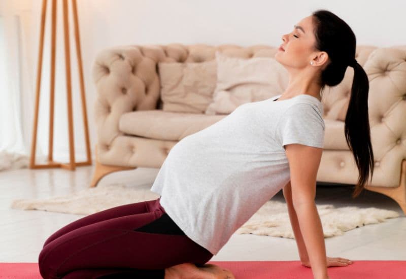 Mẹ bầu mất ngủ 3 tháng cuối - Áp dụng các bài thở sâu, thiền chánh niệm, hoặc nghe nhạc nhẹ trước khi ngủ.