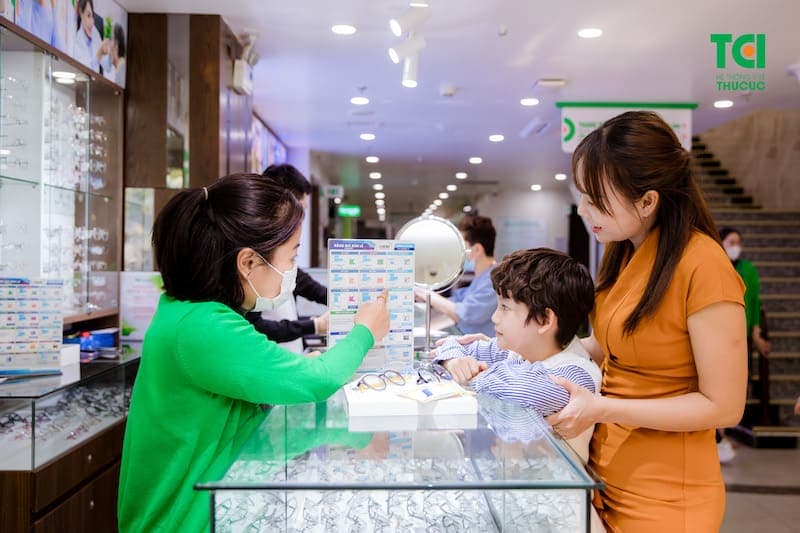 Nên cắt tròng kính cận loại nào phù hợp nhất với tình trạng mắt