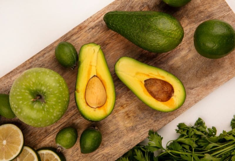 Trào ngược dạ dày nên ăn trái cây gì - Bơ là loại quả đặc biệt vì cung cấp chất béo không bão hòa đơn – rất tốt cho tim mạch và hệ tiêu hóa.