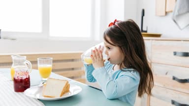 Cha mẹ nào cũng muốn biết trẻ ăn gì để phát triển chiều cao