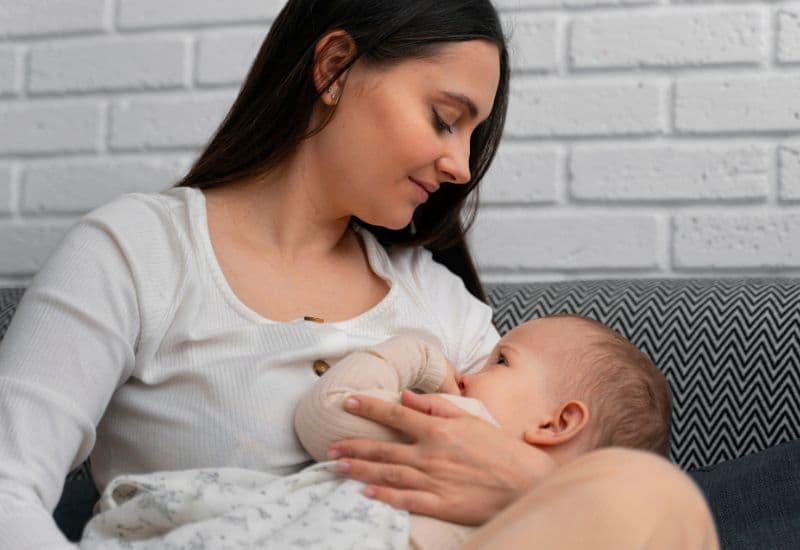 Chăm sóc bé bị nấm miệng tại nhà: Những việc bố mẹ nên làm ngay