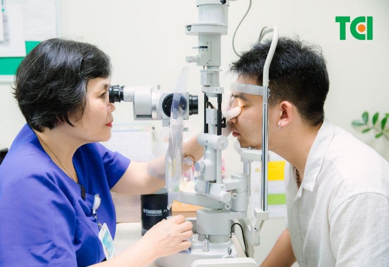 Cách điều trị các bệnh lý kết mạc mắt